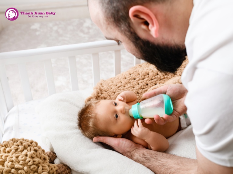 các trường hợp nên trộn sữa mẹ với sữa công thức