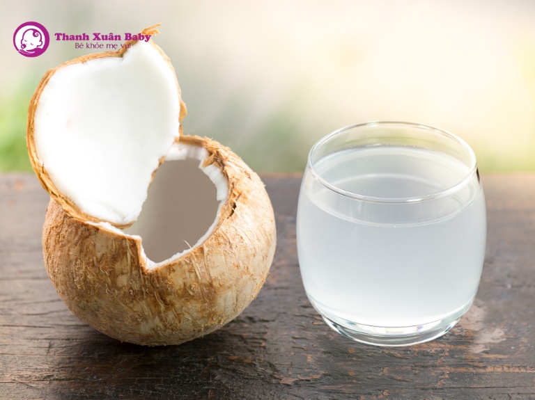 mẹ bầu nên uống nước dừa