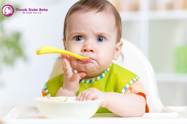 tại sao bé dưới 1 tuổi biếng ăn